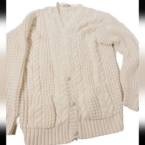 Baszio" Women's White Botton Sweater